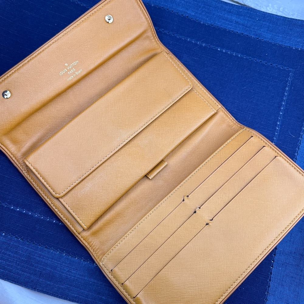 AUTHENTIC Louis Vuitton Mini Lin Sarah Wallet. Beige. - Picture 2 of 13